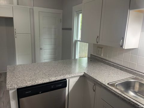 Tiny photo for 112 N Lincoln Street, Kendallville, IN 46755 (MLS # 202541356)