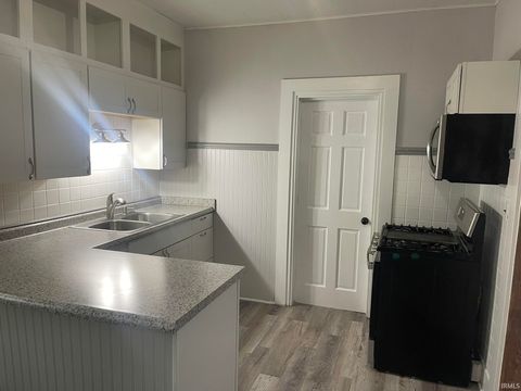 Tiny photo for 112 N Lincoln Street, Kendallville, IN 46755 (MLS # 202541356)