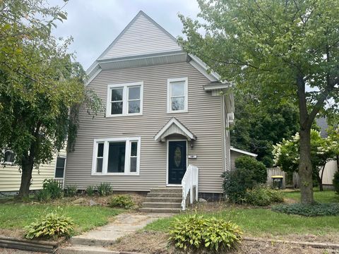 Tiny photo for 112 N Lincoln Street, Kendallville, IN 46755 (MLS # 202541356)