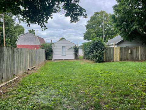 Tiny photo for 112 N Lincoln Street, Kendallville, IN 46755 (MLS # 202541356)
