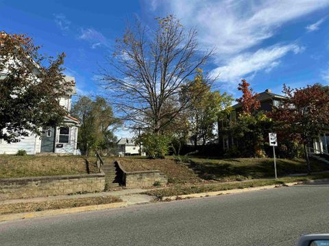 Tiny photo for 1440 South Street #9, Lafayette, IN 47901 (MLS # 202441421)