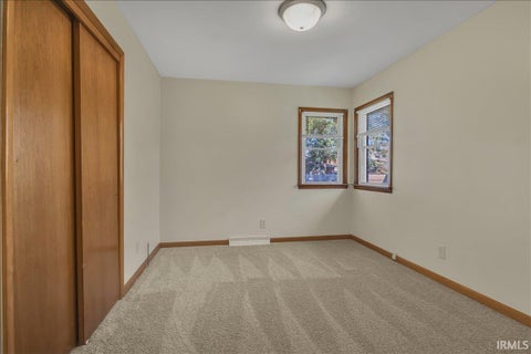 Tiny photo for 909 E Sherman Street, Mount Vernon, IN 47620 (MLS # 202644903)