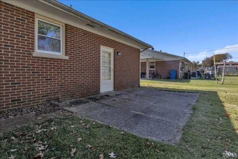 Tiny photo for 909 E Sherman Street, Mount Vernon, IN 47620 (MLS # 202644903)