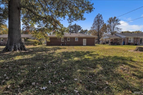 Tiny photo for 909 E Sherman Street, Mount Vernon, IN 47620 (MLS # 202644903)