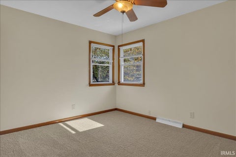 Tiny photo for 909 E Sherman Street, Mount Vernon, IN 47620 (MLS # 202644903)