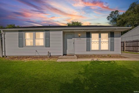 Photo of 1004 Beaumont Drive, Lafayette, IN 47905 (MLS # 202535618)