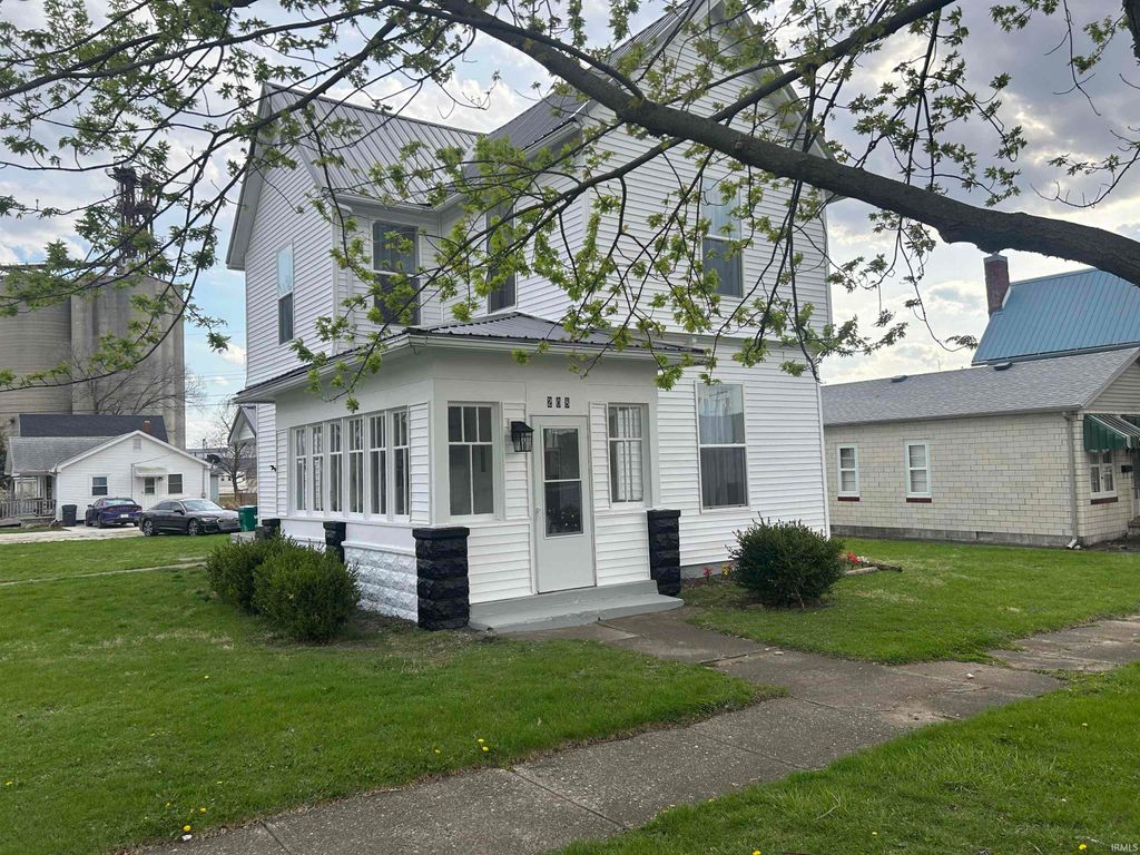 Photo of 208 E 6 Street, Fowler, IN 47944 (MLS # 202612427)