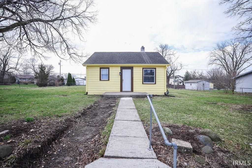 Photo of 3508 Chestnut Street, Fort Wayne, IN 46803 (MLS # 202611406)