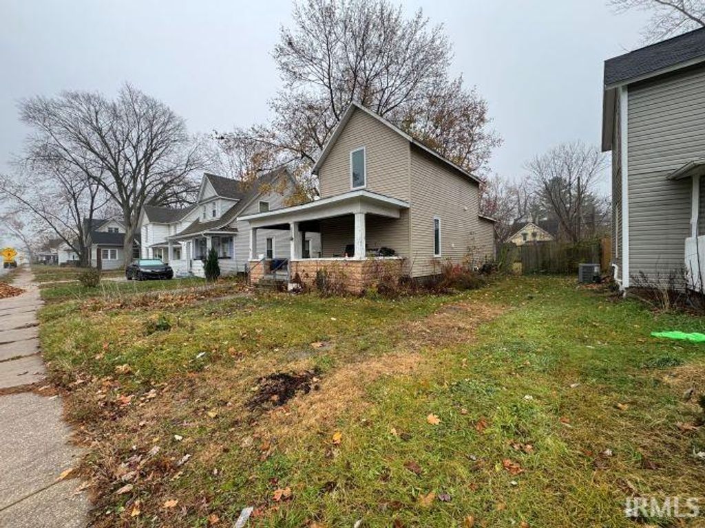 Photo of 1031 Middlebury Street, Elkhart, IN 46516 (MLS # 202548348)