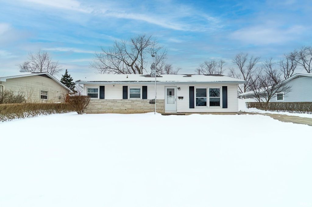 Photo of 7530 Knightswood Drive, Fort Wayne, IN 46819 (MLS # 202603726)