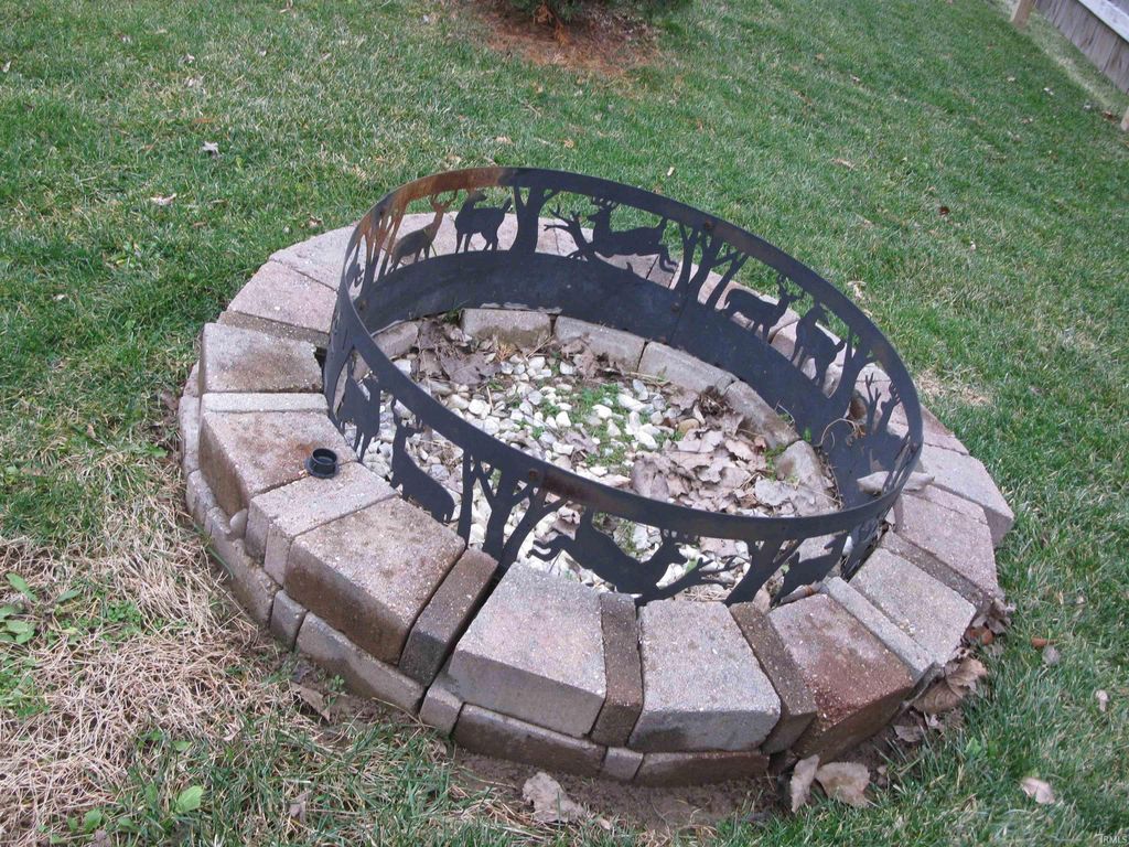 Photo of 6352 Emerald Springs Drive, Indianapolis, IN 46221 (MLS # 202604032)