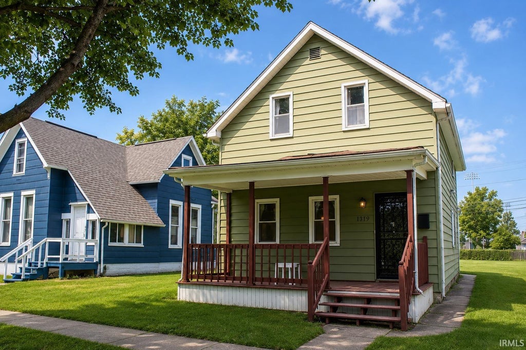Photo of 1319 Summit Street, Fort Wayne, IN 46803 (MLS # 202635457)