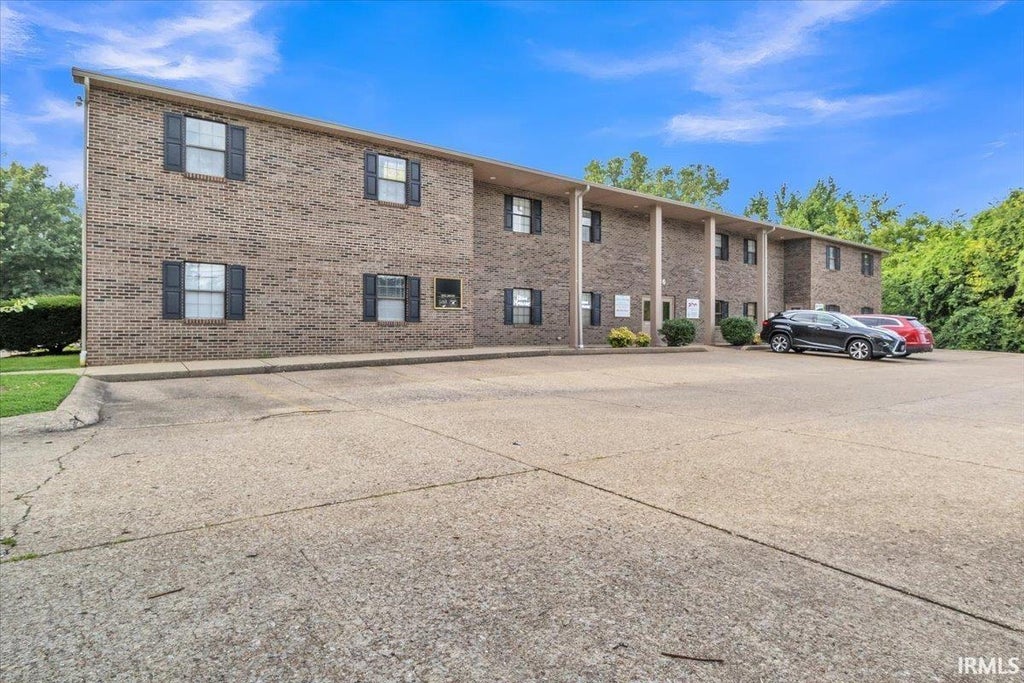 Photo of 3166 E Morgan Avenue #H, Evansville, IN 47715 (MLS # 202636591)
