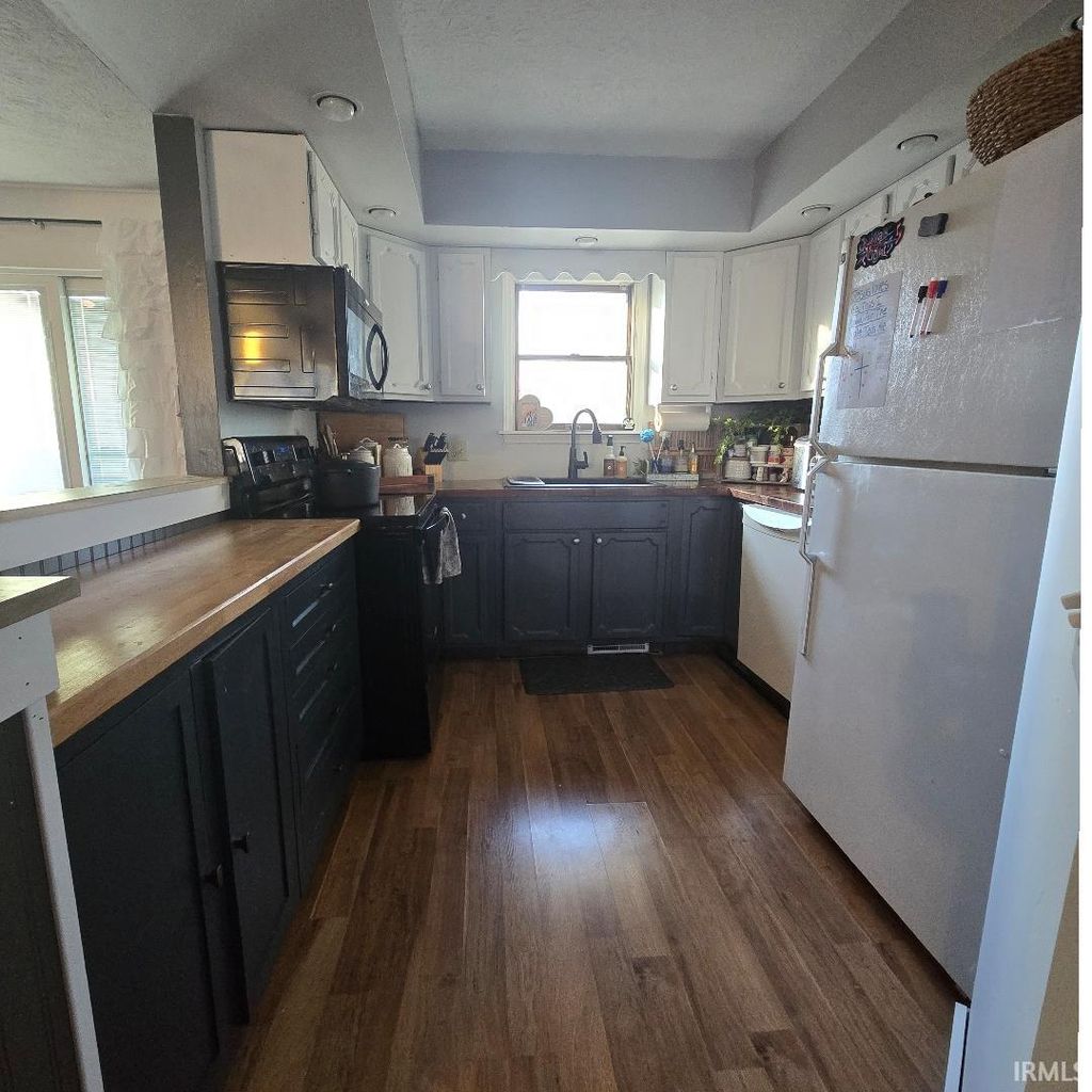 Photo of 307 W 5th St Street, Brookston, IN 47923 (MLS # 202602589)