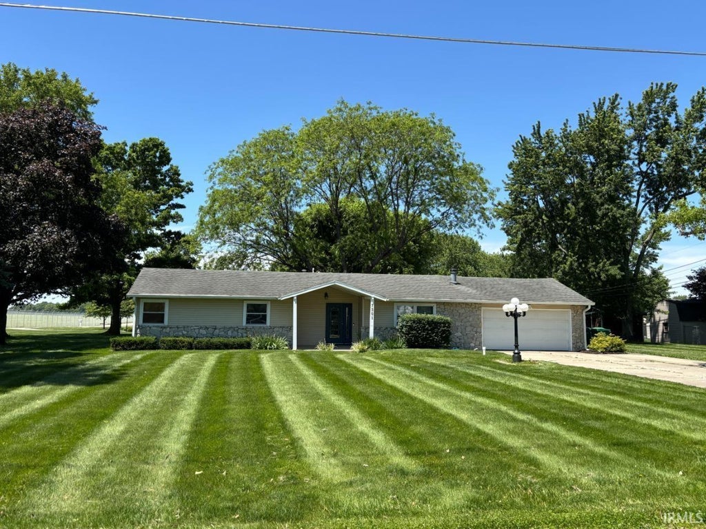 Photo of 7301 N Walnut Street, Muncie, IN 47303 (MLS # 202621392)
