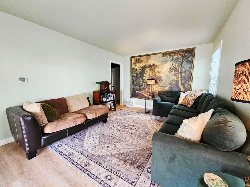 Photo of 1513 Melrose Avenue, Fort Wayne, IN 46808 (MLS # 202642187)