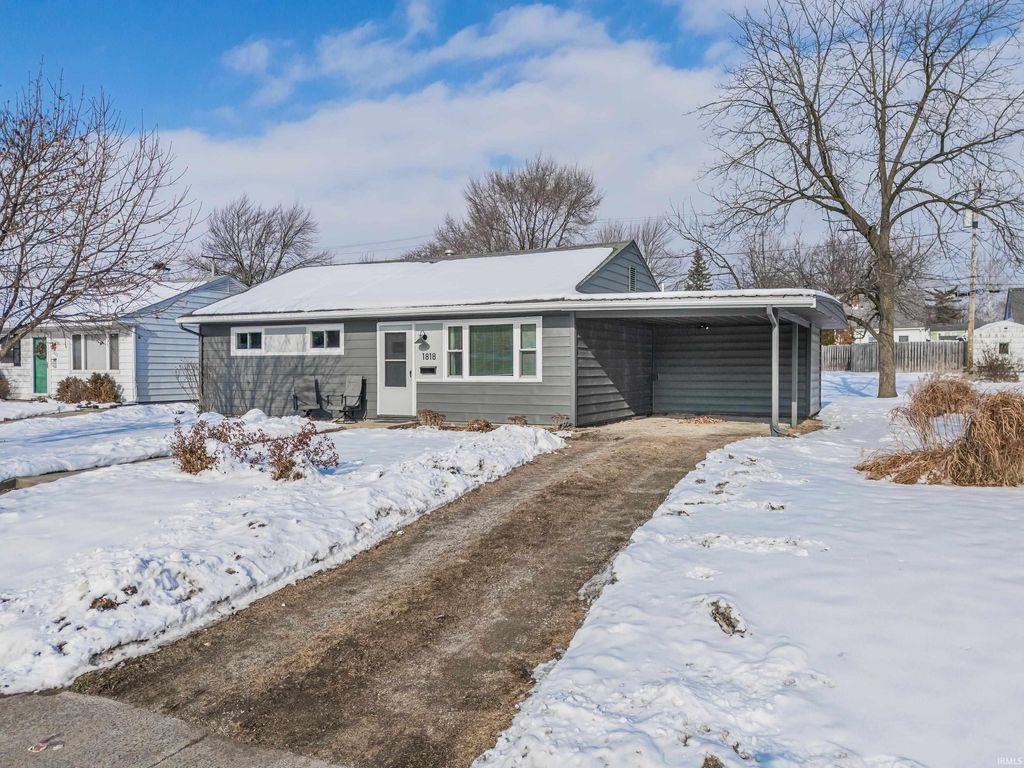 Photo of 1818 Rosemont Drive, Fort Wayne, IN 46808 (MLS # 202548343)