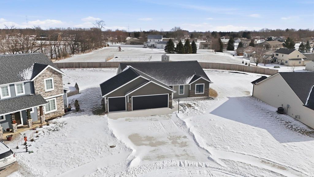 Photo of 122 Sunset Drive, Avilla, IN 46710 (MLS # 202602658)