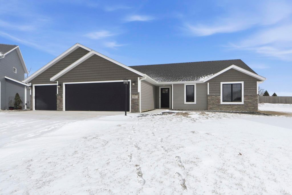 Photo of 122 Sunset Drive, Avilla, IN 46710 (MLS # 202602658)