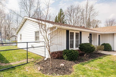 Tiny photo for 117 Cord Place, Auburn, IN 46706 (MLS # 202612286)