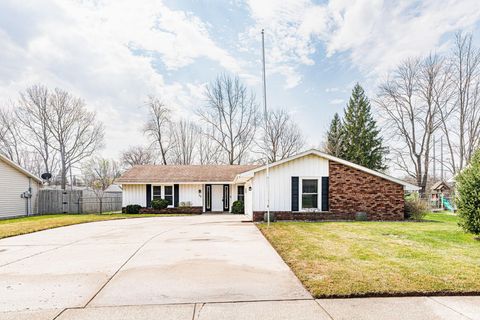 Tiny photo for 117 Cord Place, Auburn, IN 46706 (MLS # 202612286)