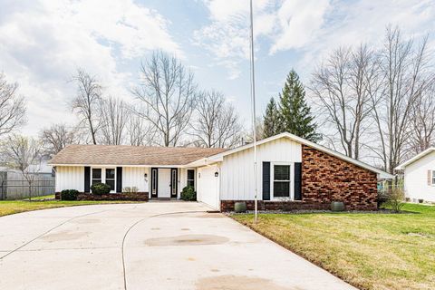 Photo of 117 Cord Place, Auburn, IN 46706 (MLS # 202612286)