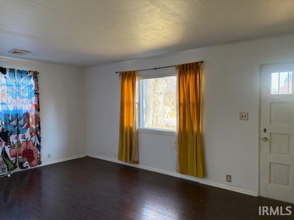 Photo of 1203 W NATIONAL Avenue, Marion, IN 46952 (MLS # 202547127)