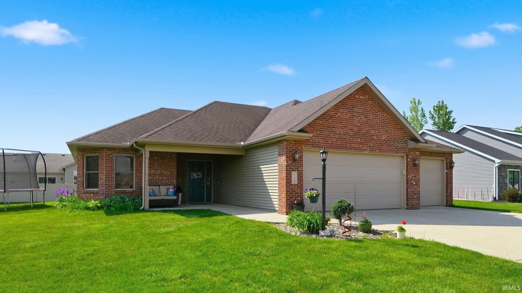 Photo of 118 N Lexington Drive, Columbia City, IN 46725 (MLS # 202619021)