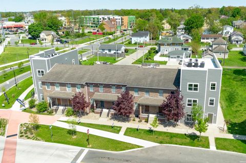 Photo of 748 N Notre Dame Avenue, South Bend, IN 46617 (MLS # 202536338)