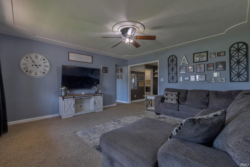 Photo of 626 W 9th Street, Grandview, IN 47615 (MLS # 202635489)