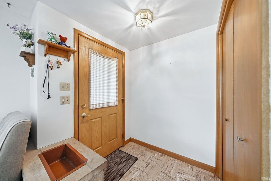 Photo of 2113 Maples Road, Fort Wayne, IN 46816 (MLS # 202618655)