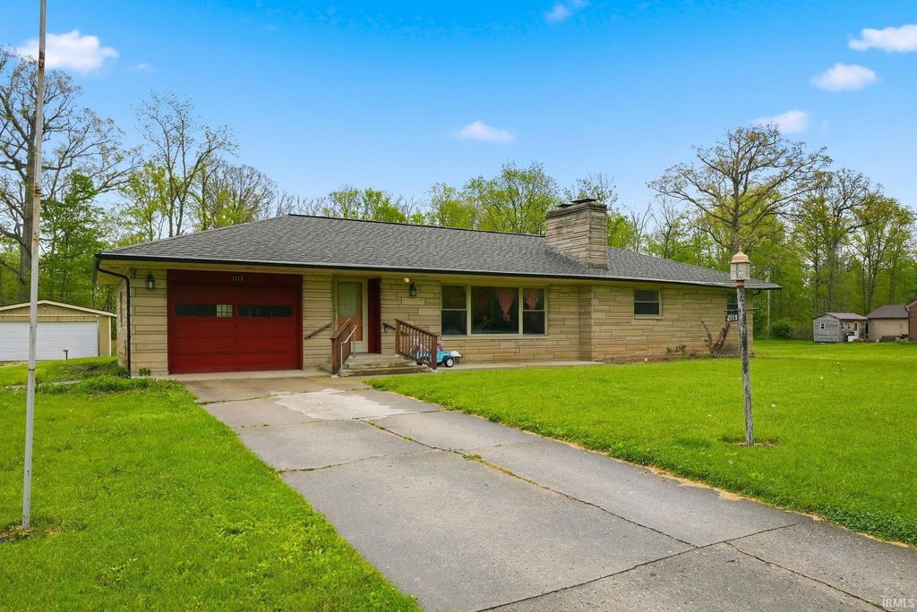 Photo of 2113 Maples Road, Fort Wayne, IN 46816 (MLS # 202618655)