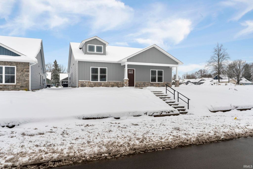 Photo of 1053 E Wabash Street, Frankfort, IN 46041 (MLS # 202548190)