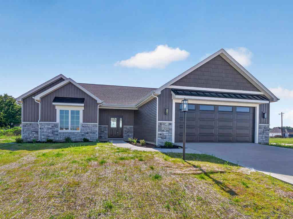 Photo of 13234 Vista Verde Boulevard, Fort Wayne, IN 46818 (MLS # 202627687)