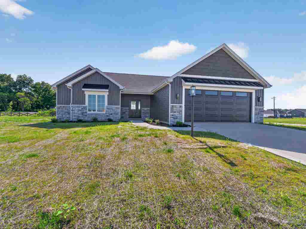 Photo of 13234 Vista Verde Boulevard, Fort Wayne, IN 46818 (MLS # 202627687)