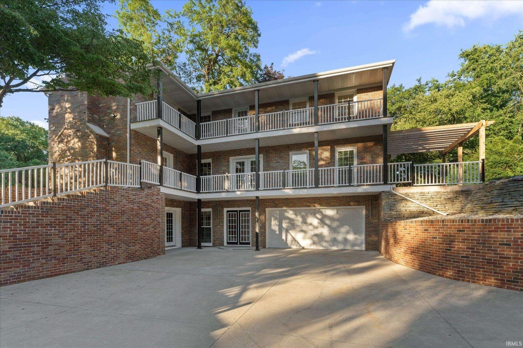 Photo of 3002 Robinhood Lane, South Bend, IN 46614 (MLS # 202643380)