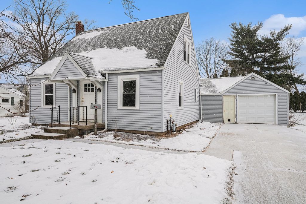 Photo of 406 Sunset Boulevard, Goshen, IN 46526 (MLS # 202548990)
