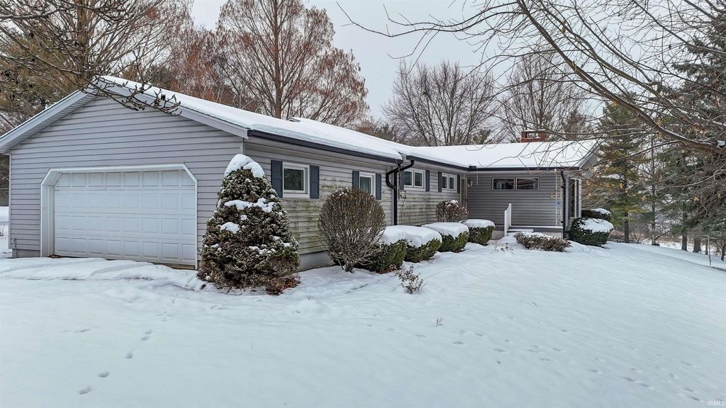 Photo of 2874 N 035 W, Huntington, IN 46750 (MLS # 202548354)