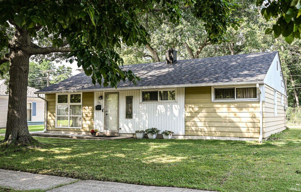 Photo of 333 Manchester Drive, South Bend, IN 46615 (MLS # 202634654)