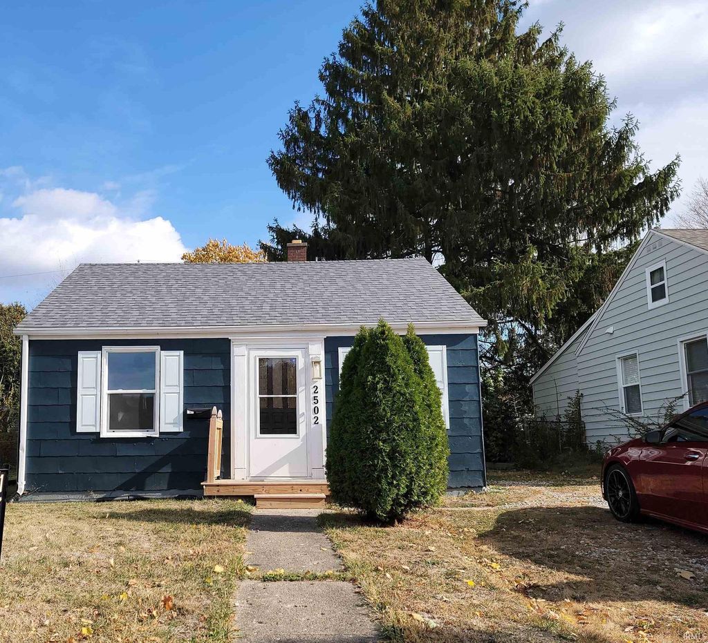 Photo of 2502 Sherman Boulevard, Fort Wayne, IN 46808 (MLS # 202544871)