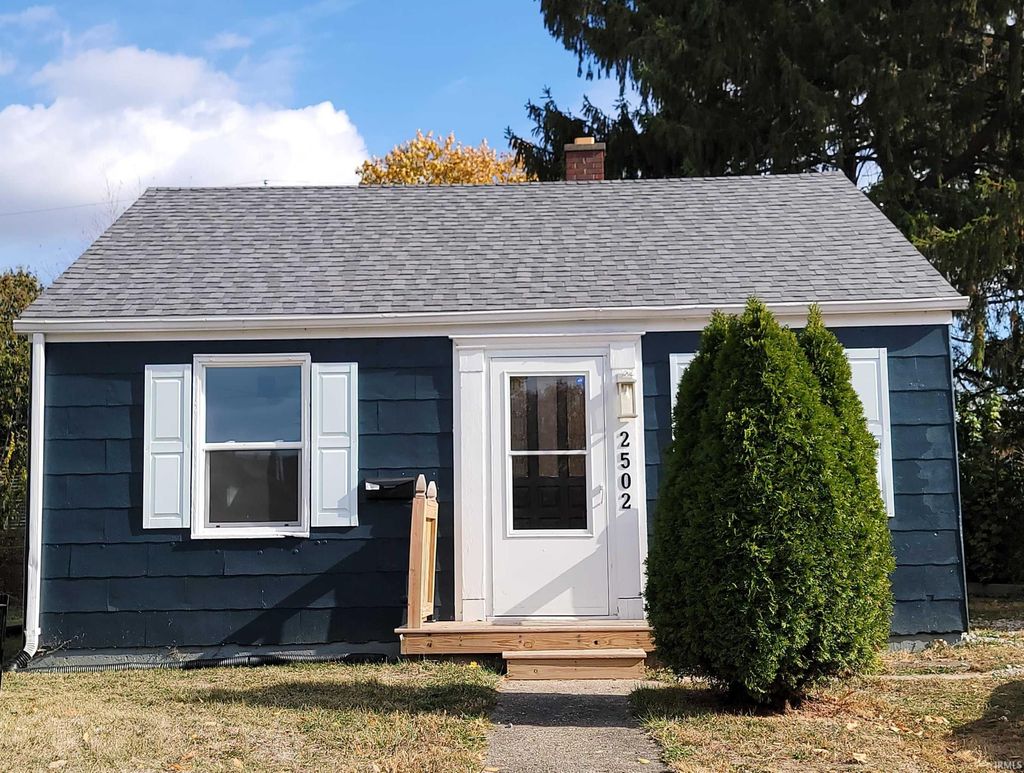 Photo of 2502 Sherman Boulevard, Fort Wayne, IN 46808 (MLS # 202544871)