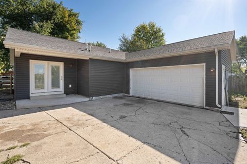 Tiny photo for 1921 Saratoga Avenue, Kokomo, IN 46901 (MLS # 202545343)