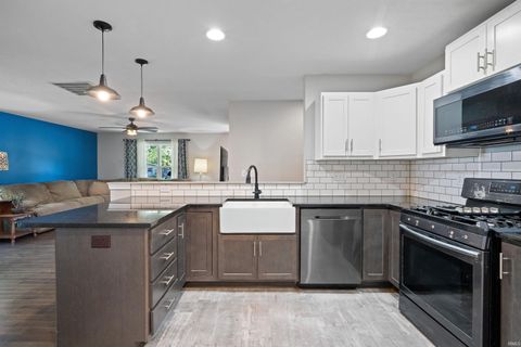 Tiny photo for 1921 Saratoga Avenue, Kokomo, IN 46901 (MLS # 202545343)