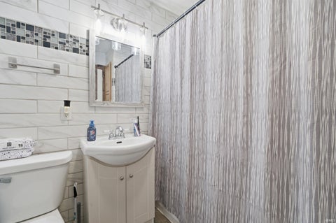 Tiny photo for 2413 Maumee Place, Lafayette, IN 47909 (MLS # 202642261)