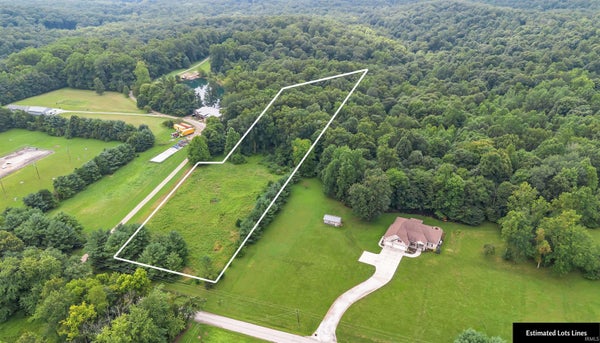 4268 E FARR RD, BLOOMINGTON, IN 47408 - Image 82e08e01d8cfa38eeb0aa486620be221/3066807080