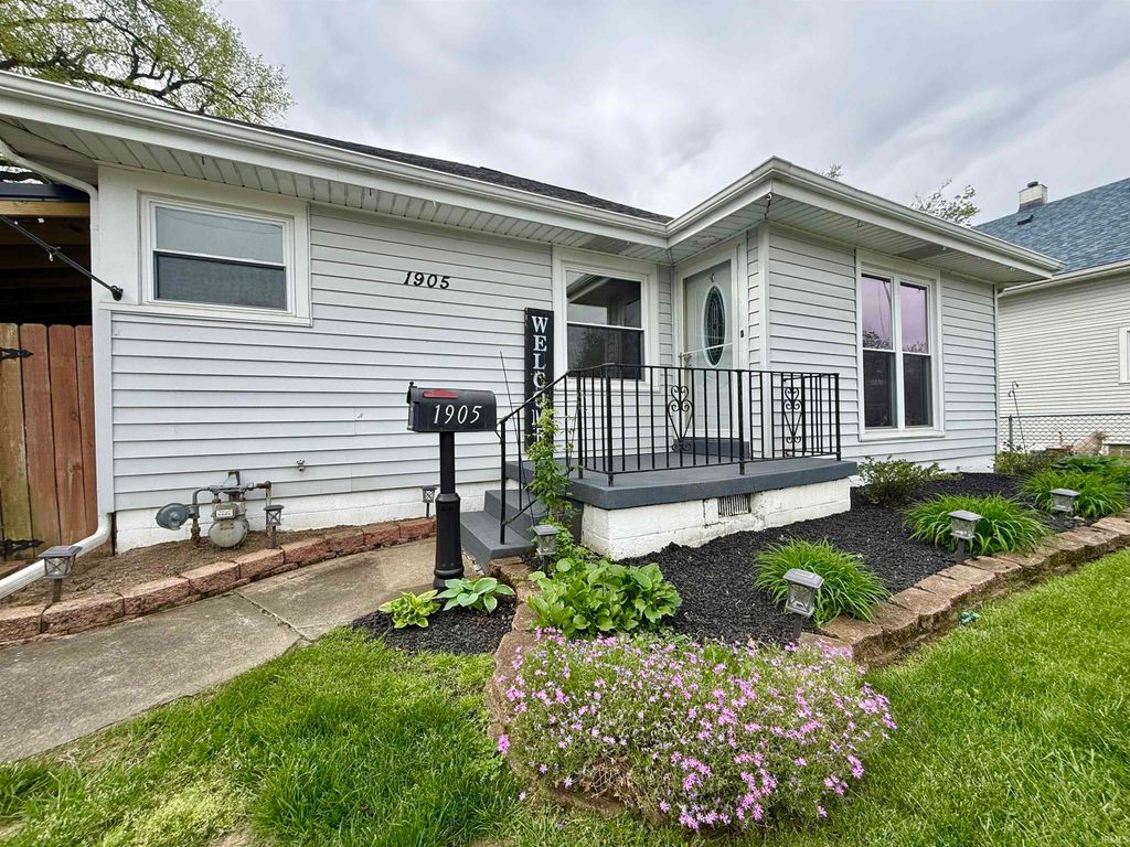 Photo of 1905 E Franklin Street, Evansville, IN 47711 (MLS # 202613258)