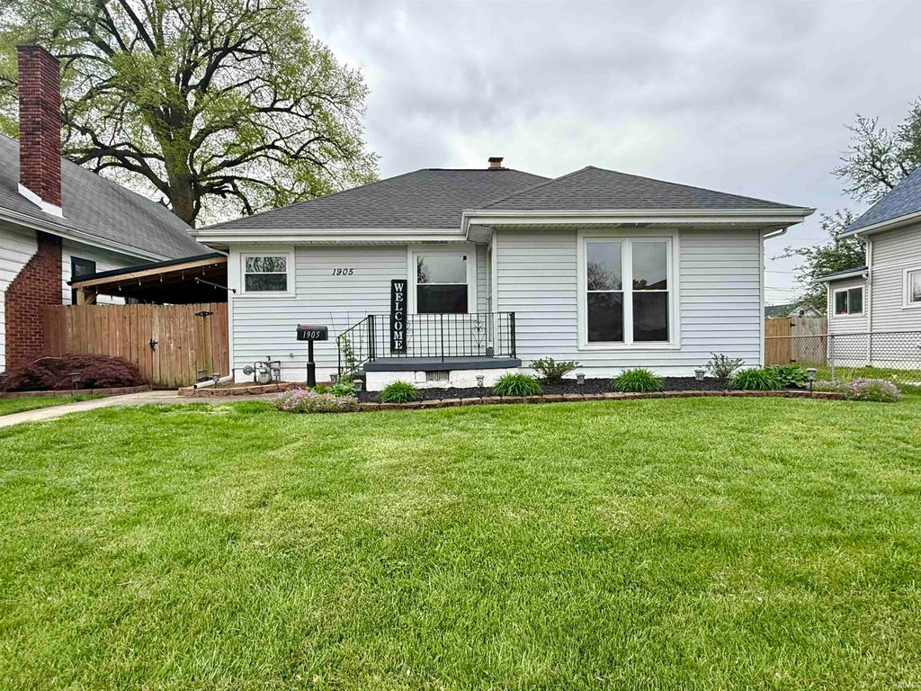 Photo of 1905 E Franklin Street, Evansville, IN 47711 (MLS # 202613258)