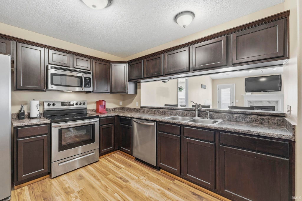 Photo of 12431 Hummingbird Cove, Fort Wayne, IN 46845 (MLS # 202644210)