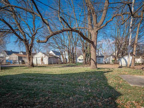 Tiny photo for 222 E Missouri Street, Evansville, IN 47711 (MLS # 202612507)