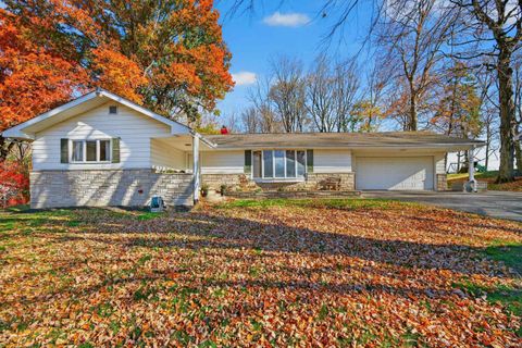 Photo of 1004 Timbercrest Drive, Logansport, IN 46947 (MLS # 202545119)